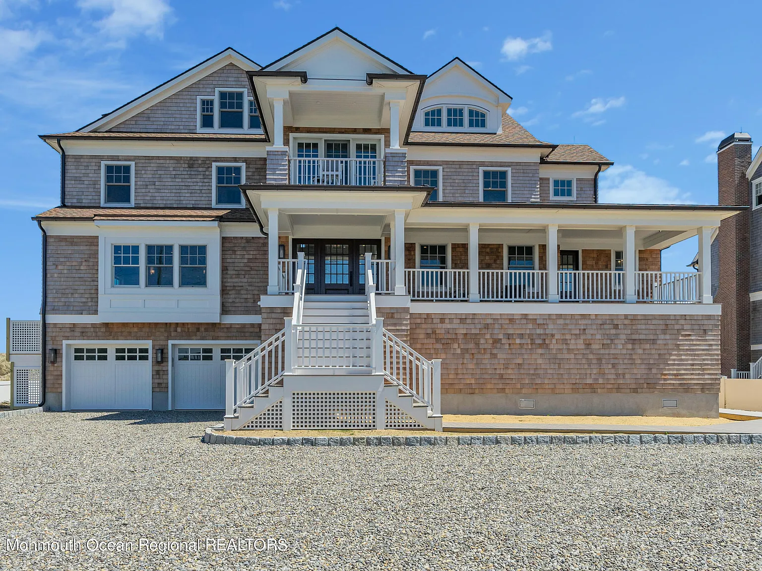 6 bed, 5.5 bath, 5629 sqft, $40,000 — Photo 2