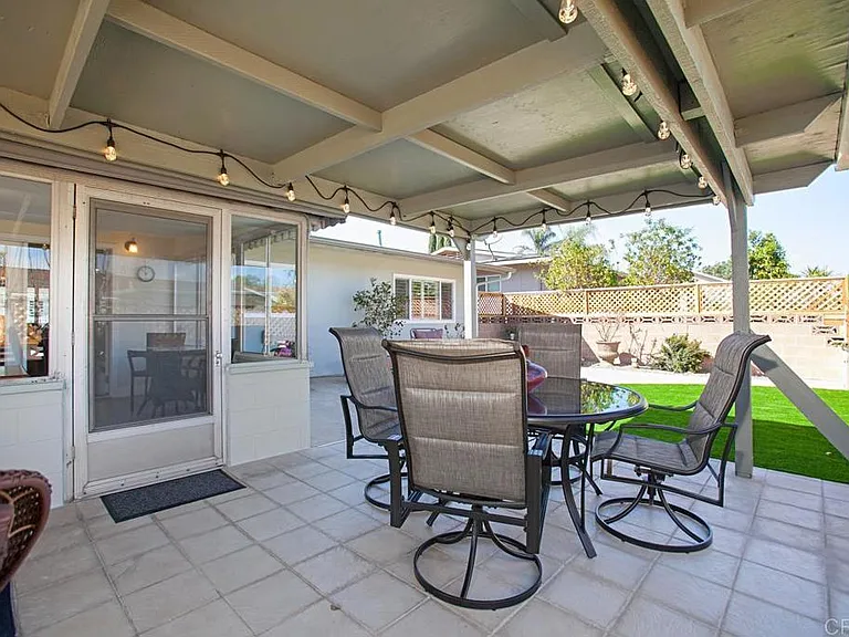 925 La Fiesta Way — Photo 23