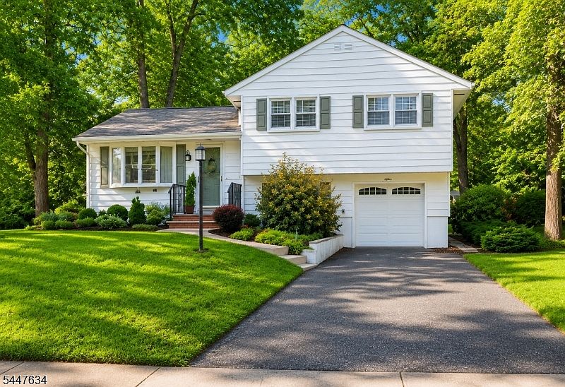 1st image of 15 Stonehill Rd