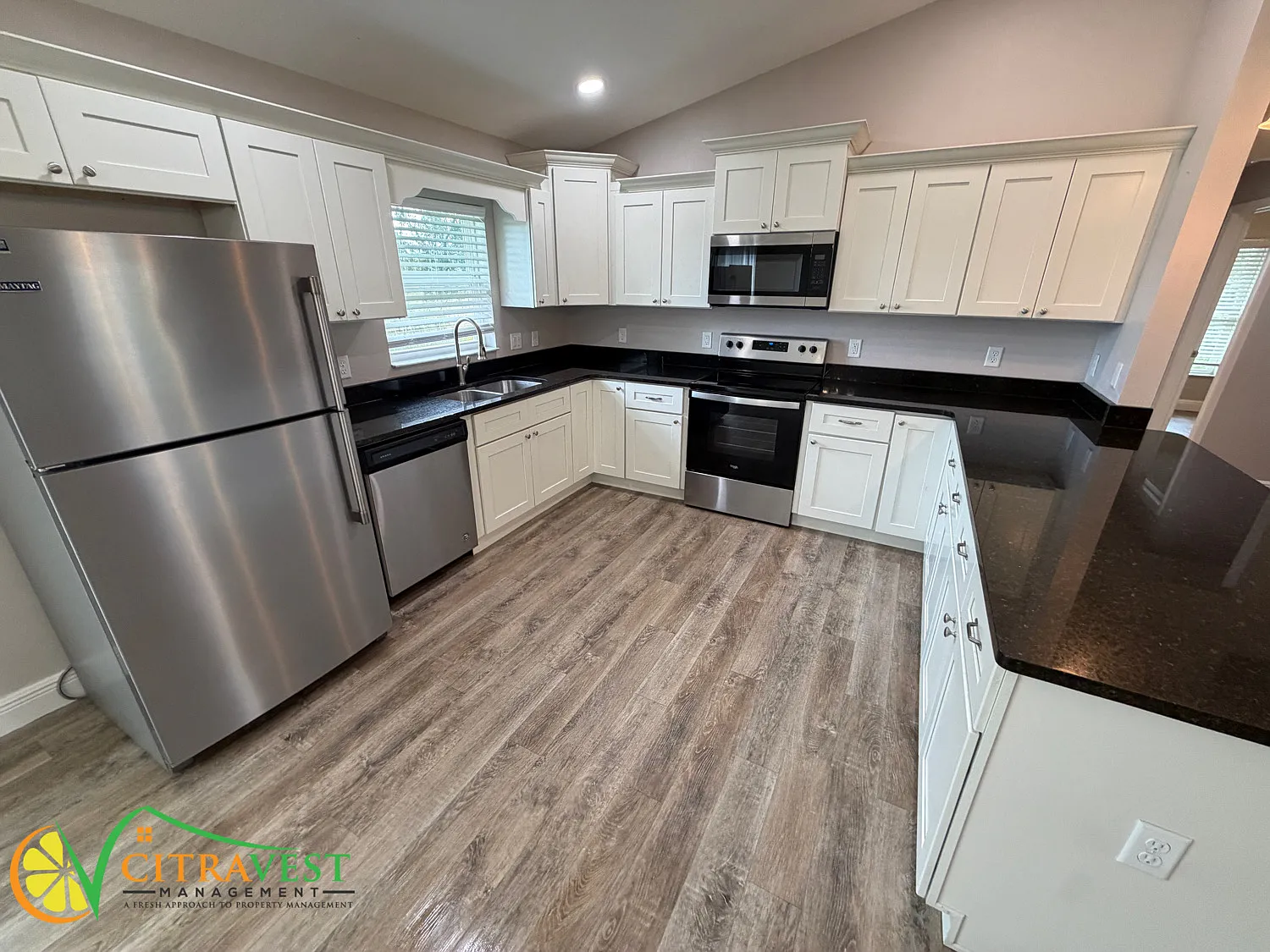 Beautiful 4 Bedroom Available in Citrus Springs! — Photo 3