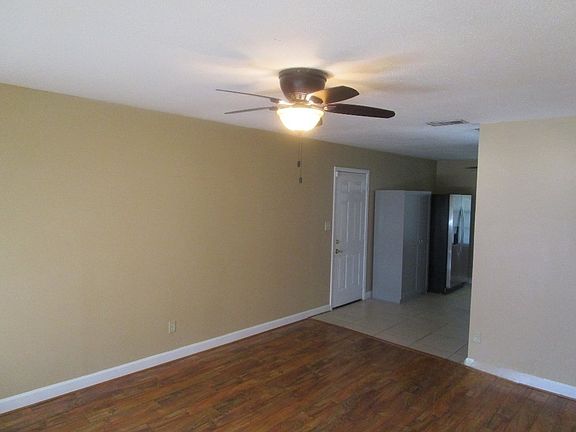 3rd image of 3418 Blue Jay Dr