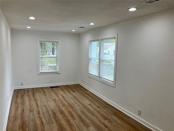 3rd image of 3111 Waverly Ave