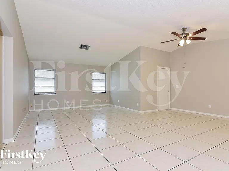 620 SE 29th St — Photo 5