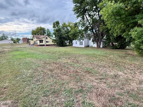 707 2nd St S, Tower City, ND 58071