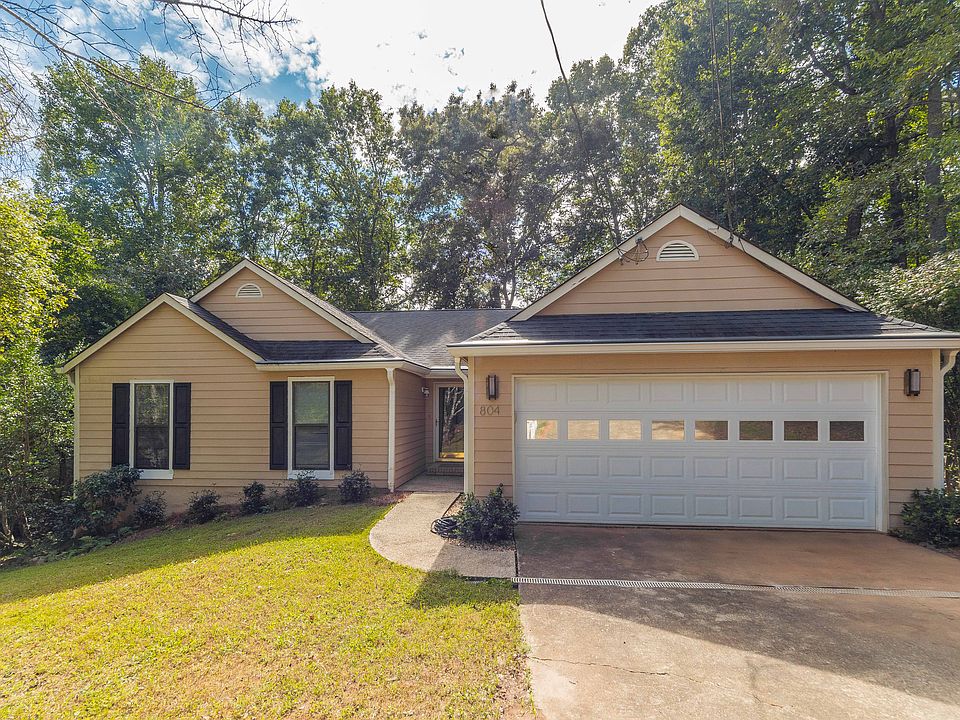1st image of 804 NW Riverstone Ln