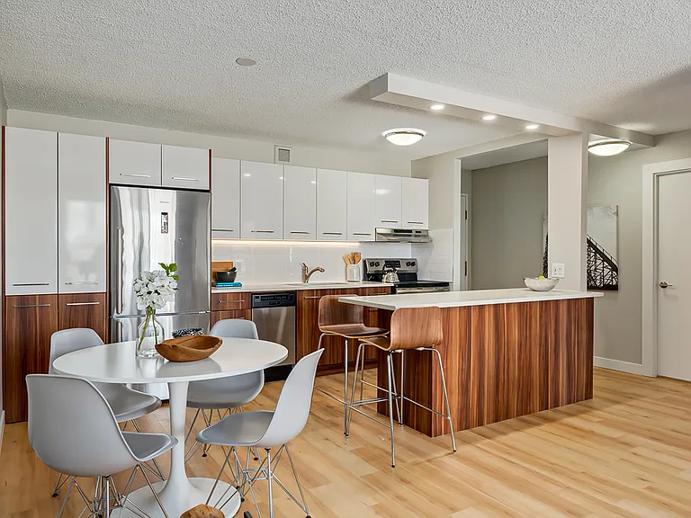 1122 15th Ave SW — Photo 1