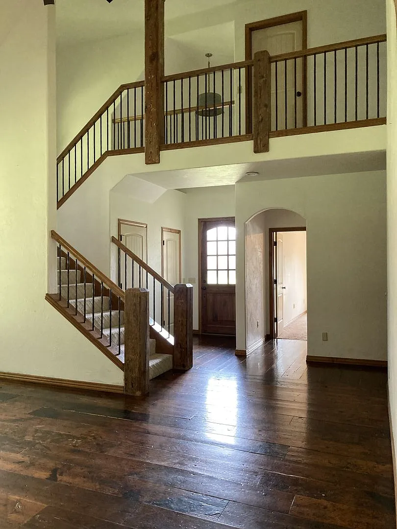Gorgeous 4 Bedroom Home for Rent in Saddlebrooke, MO — Photo 3