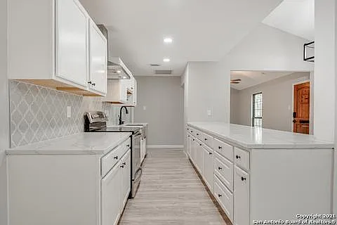157 W Wildwood — Photo 4
