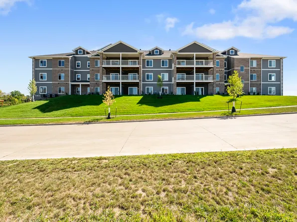 2871 Spring Rose Cir, Coralville, IA 52241