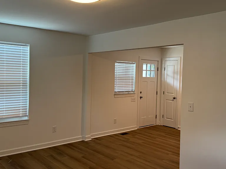 412 W Bend Dr — Photo 3