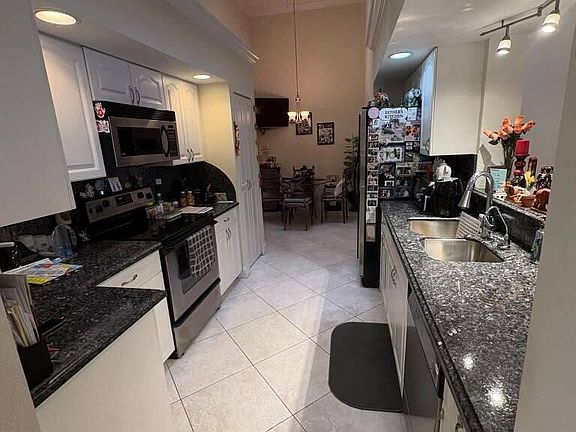 5th image of 10941 LADERA Lane #B