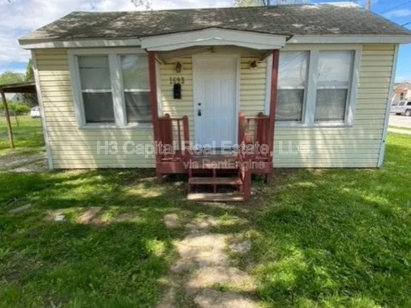 1693 Market St, Madison, IL 62060