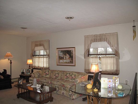2nd image of 406 Vineyard Ave