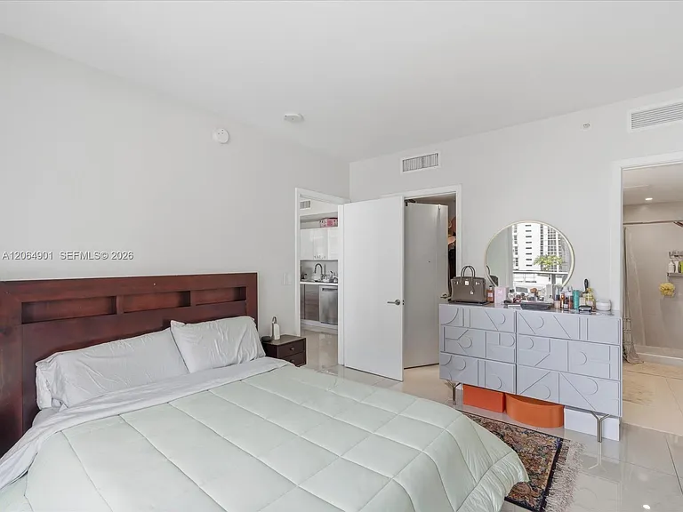 1010 SW 2nd Ave #1009 — Photo 15