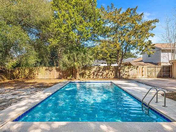 5th image of 415 Main St