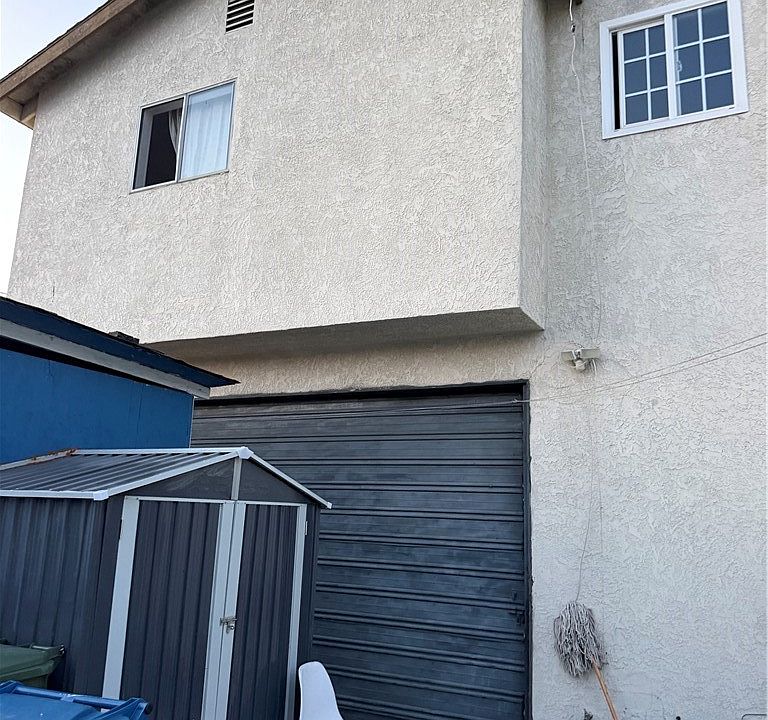 2nd image of 536 E 67th St