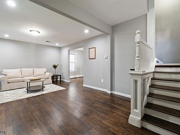 4th image of 8 Kling St