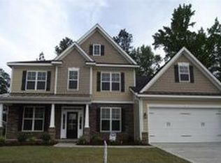 1640 Cape Point Dr, Eastover, NC 28312