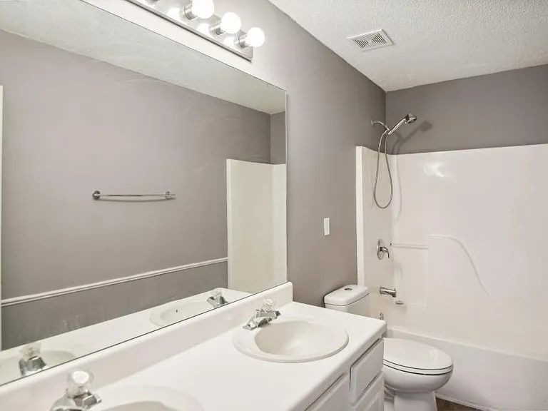 2455 Beckenham Pl — Photo 15