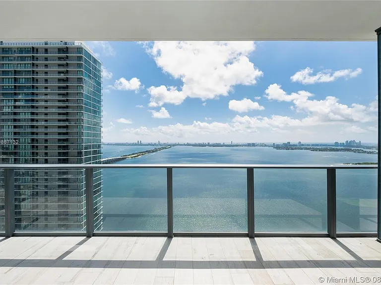 480 NE 31st St #Penthouse 6 — Photo 9