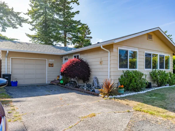 1910 Lincoln St, North Bend, OR 97459