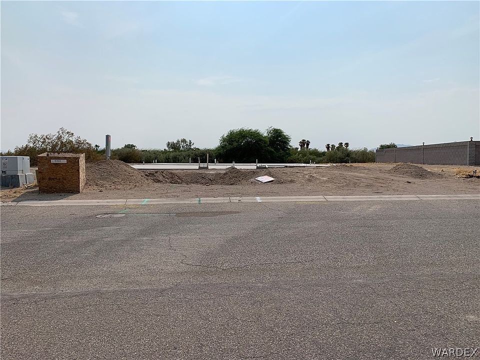 2nd image of 5903 Desert Lakes Drive