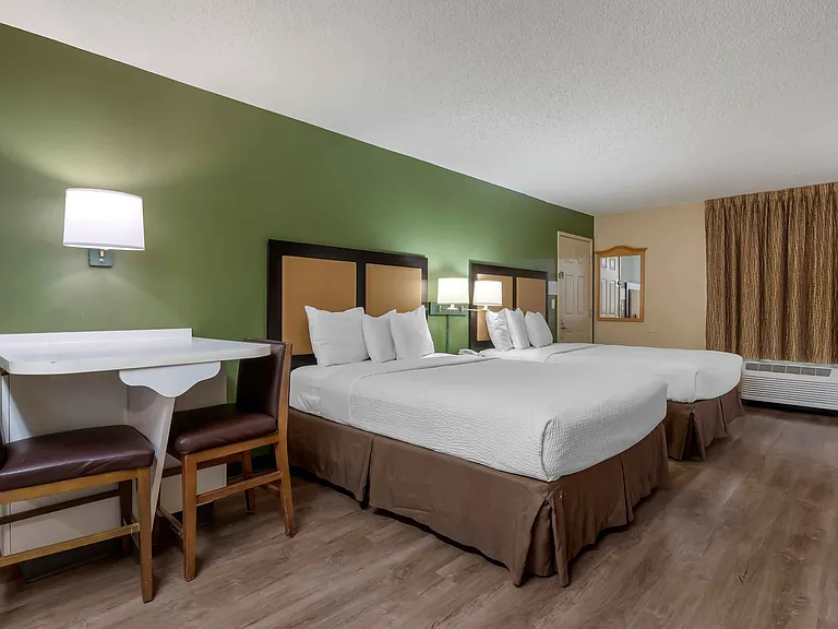 Studio Suite - 2 Full Beds
