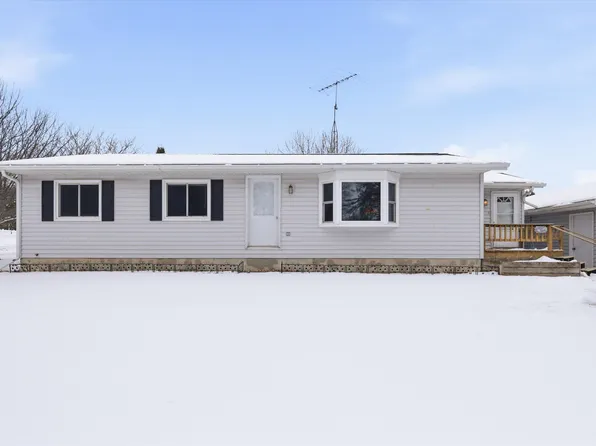 N5516 Hillside Dr, Wild Rose, WI 54984