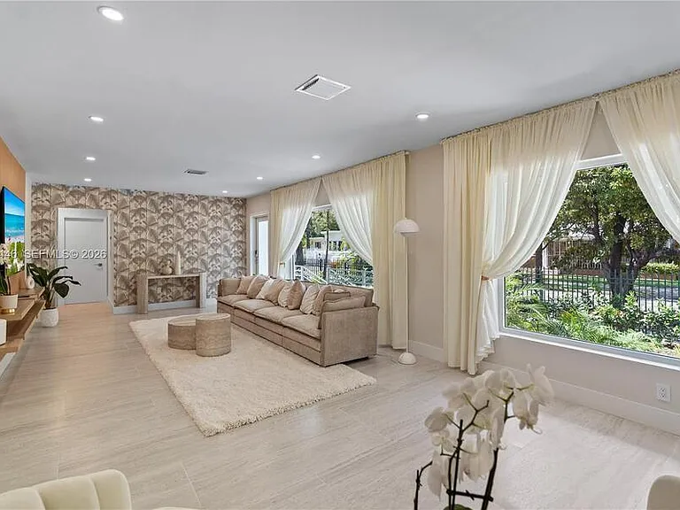 1345 SW 14th Ave — Photo 13