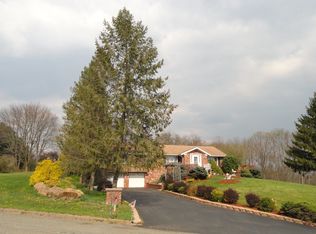 5 Summit Dr, Branchville, NJ 07826