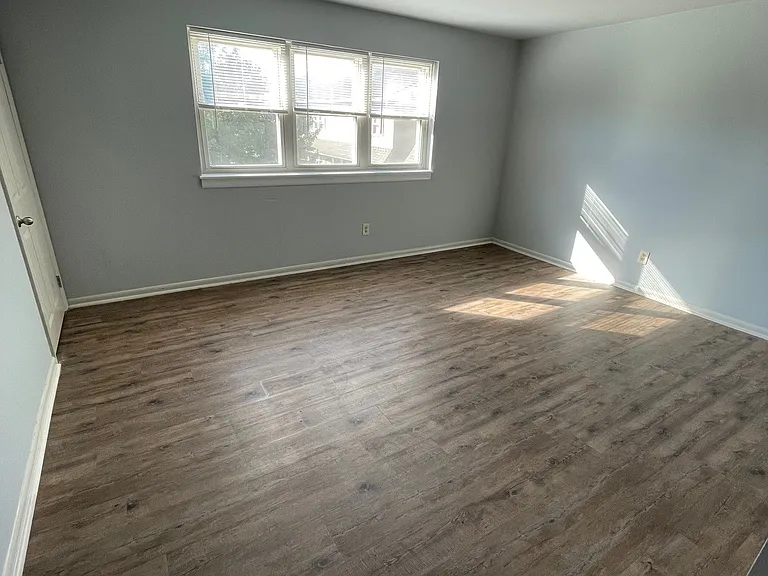 Union Court Apartments — Photo 2