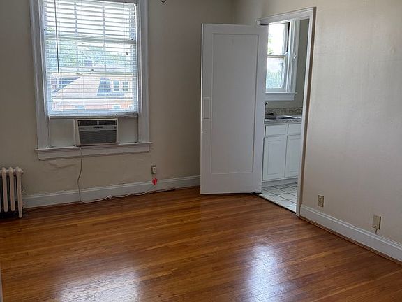 3rd image of 2495 Madison Rd #5