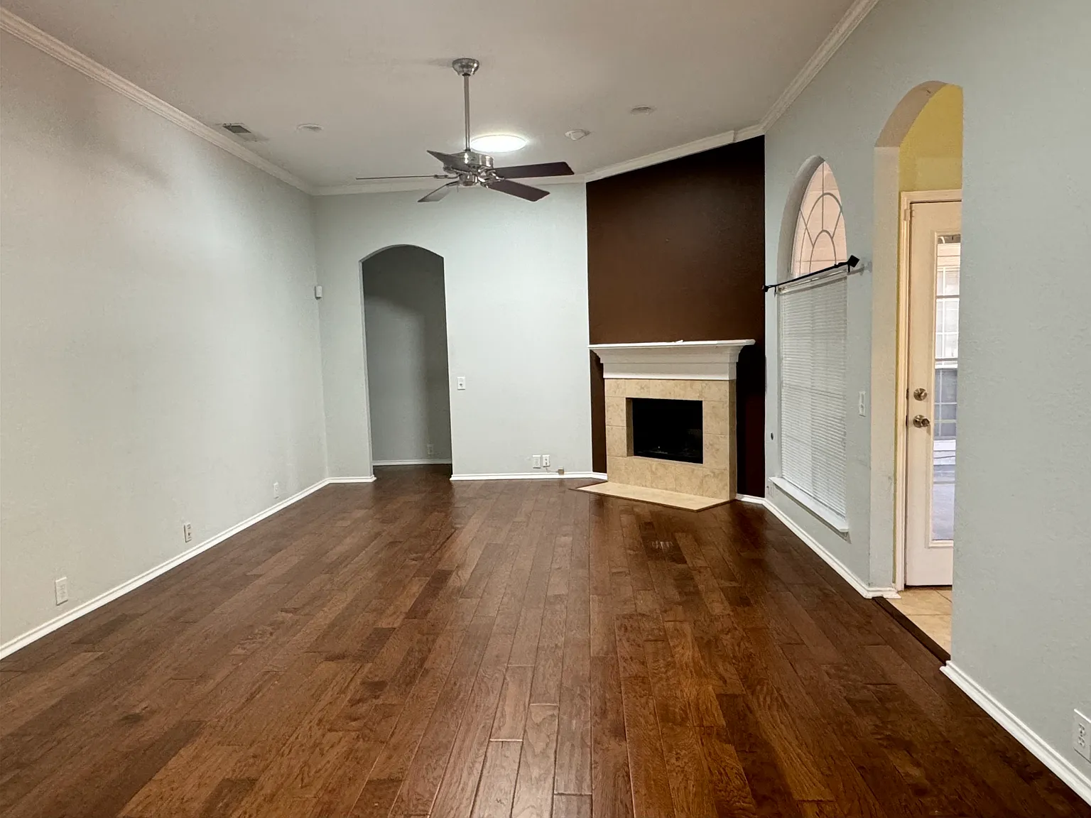 3 bed, 1827 sqft, $2,600 — Photo 1
