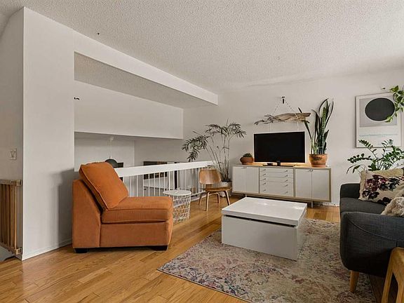 4th image of 118 N Brae Glen Ln SW
