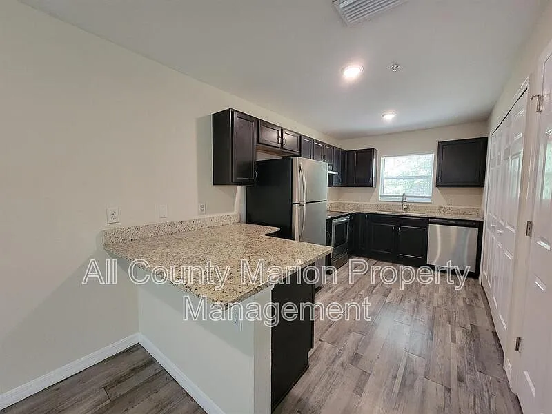 2 bed, 2.0 bath, 975 sqft, $1,198 — Photo 2