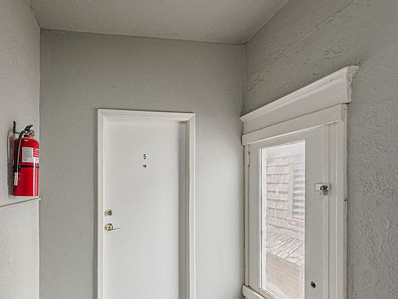 5th image of 809 N Virginia St Unit 5