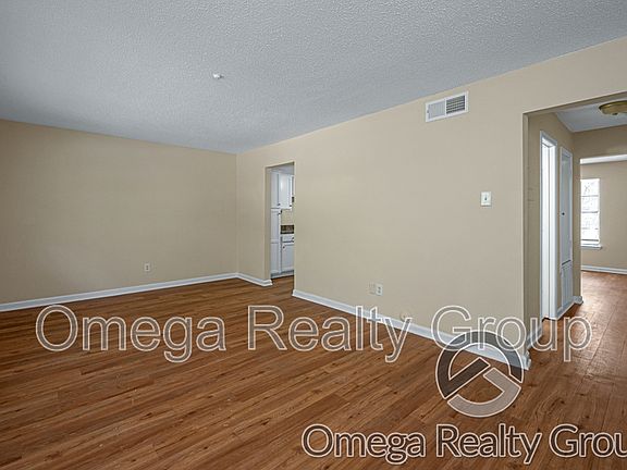 3rd image of 1827 Carson Rd APT 1