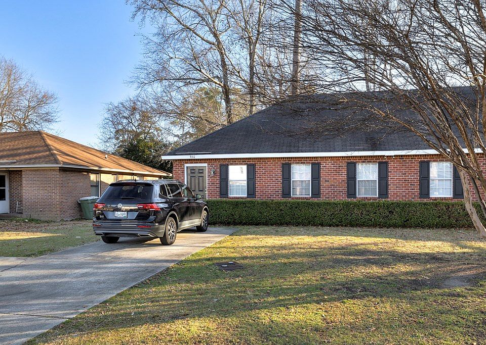 2nd image of 960 Jessamine Trl