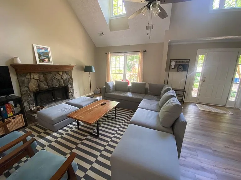 420 Ridge Ct — Photo 4