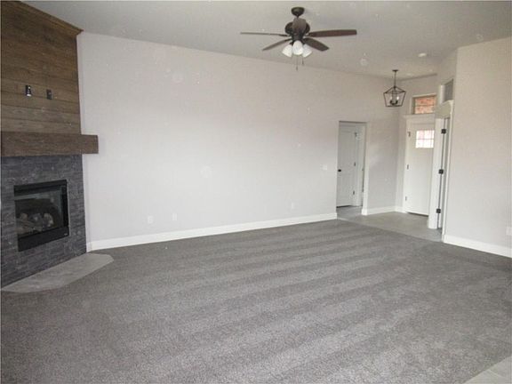 5th image of 601 Hazelwood Ln