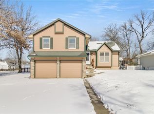 1139 SW Eastman Ct, Blue Springs, MO 64015