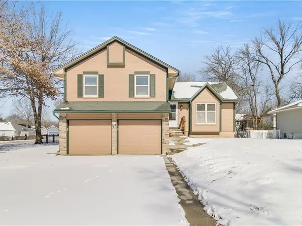 1139 SW Eastman Ct, Blue Springs, MO 64015