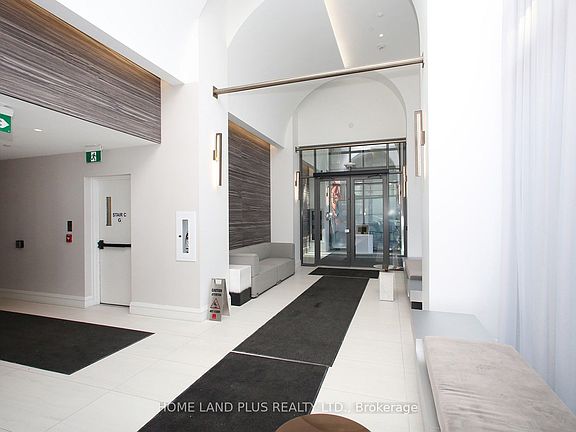 5th image of 39 Roehampton Ave #2704