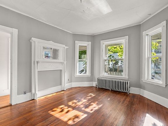 5th image of 52 Burnside Ave