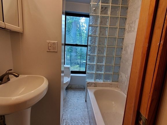 3rd image of 206 Avenue B #2D