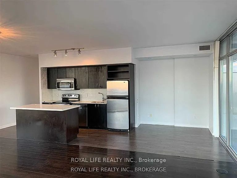 103 The Queensway #1204 — Photo 17