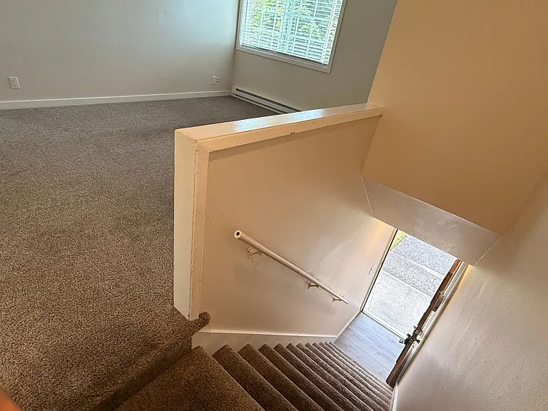 C2402 - Maple Court Apartments — Photo 20