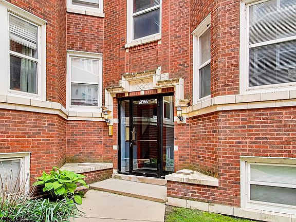 3rd image of 6417 N Greenview Ave APT 2E