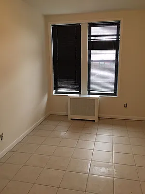 Rented by Metroline Realty | media 18