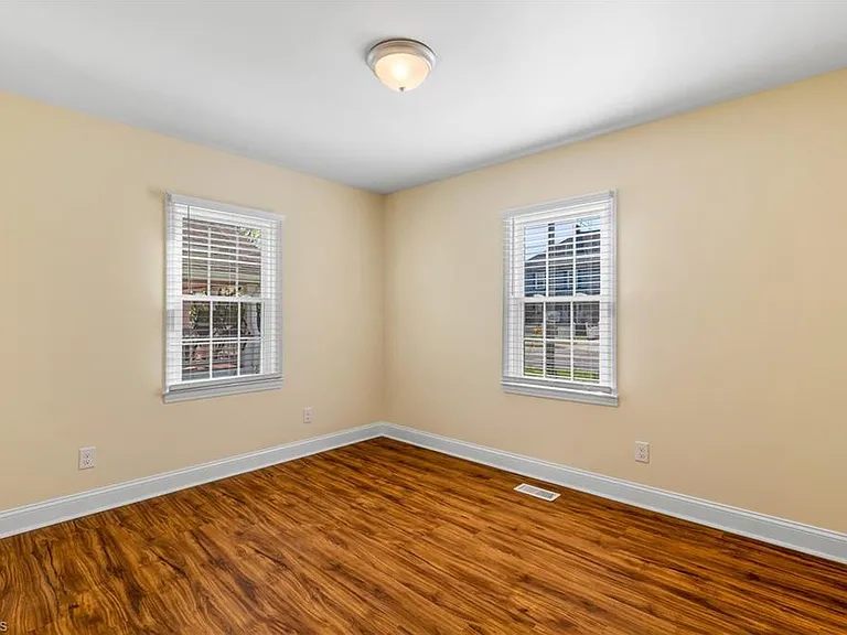 810 Elwell Ave — Photo 21